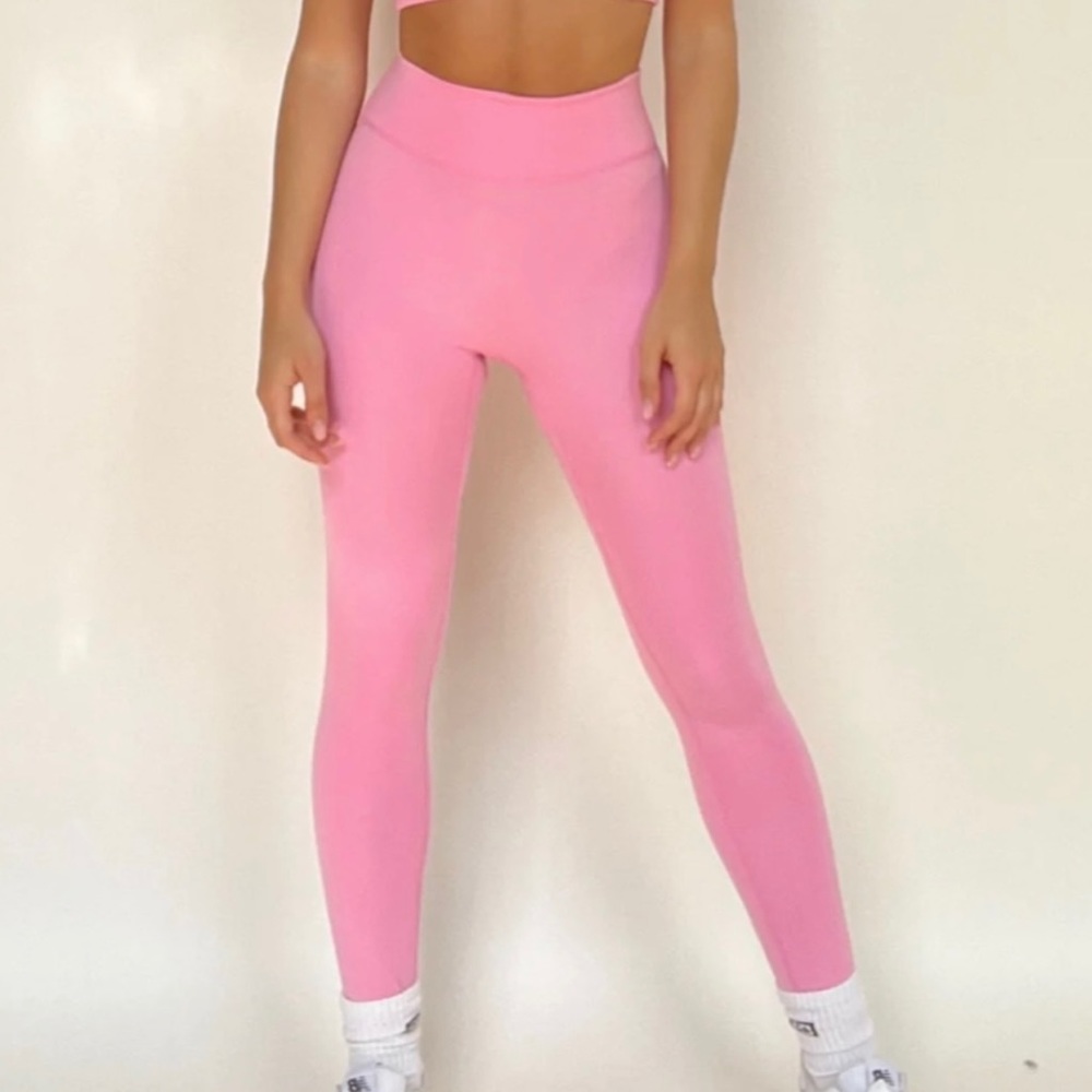 437 pink leggings size M
